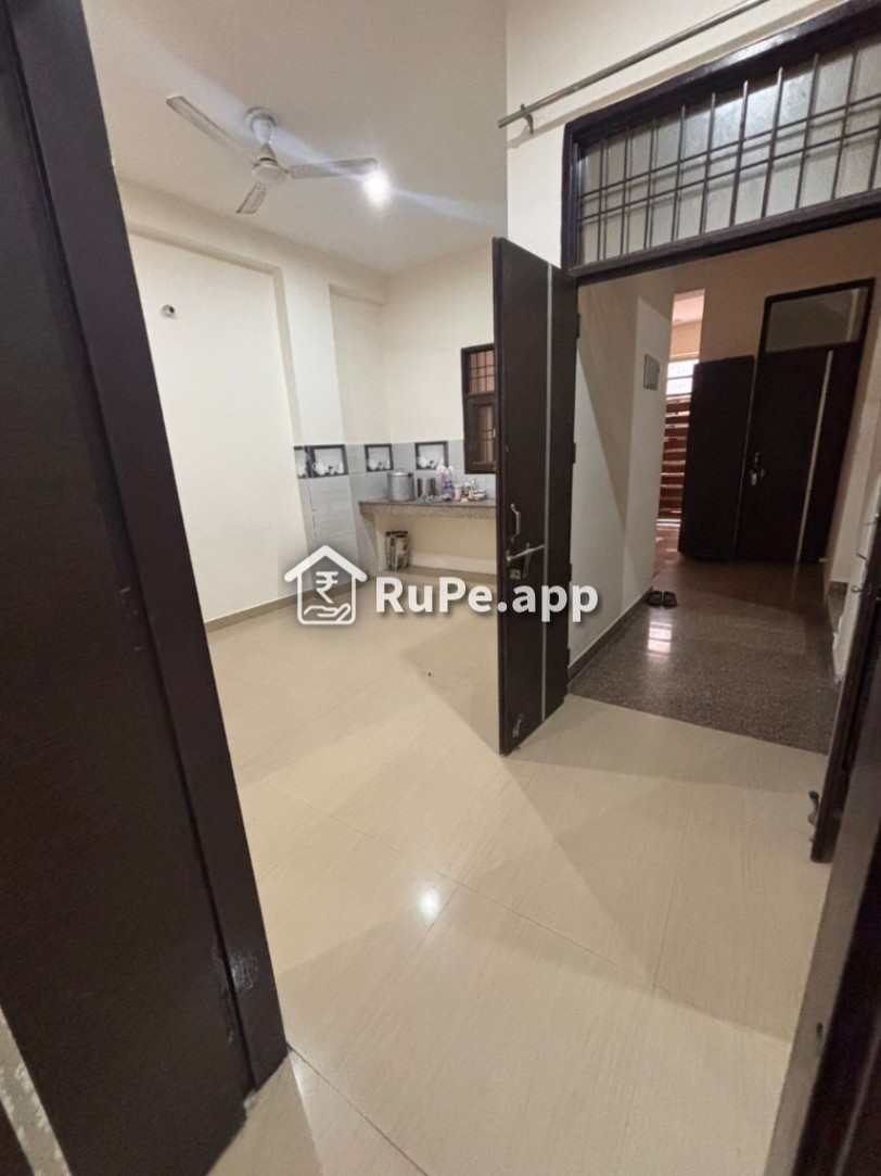 Entry Dayal Bagh Faridabad 2 Bhk Rent