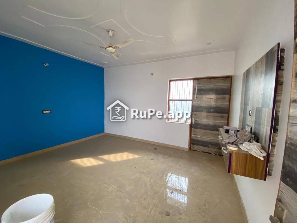 Living Room 2 Bhk Flat For Rent In Sector 56 Faridabad Main Road